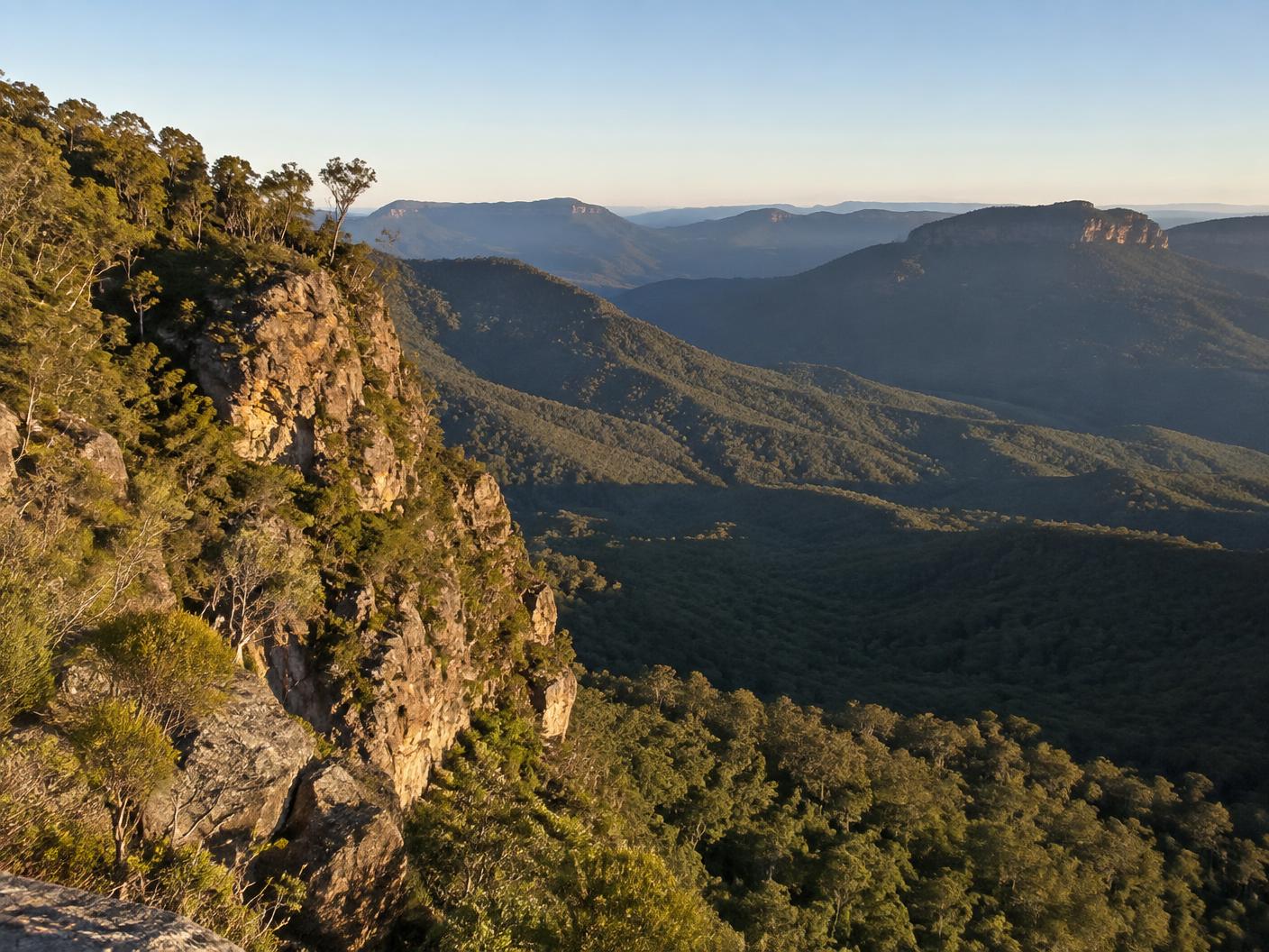 Expansive Blue Mountains landscape near Jenolan